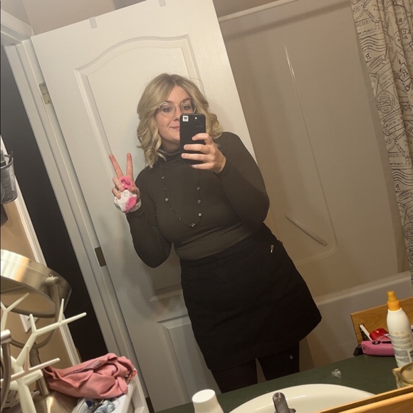 Meet your Posher, Shelby - Picture 4 of 4